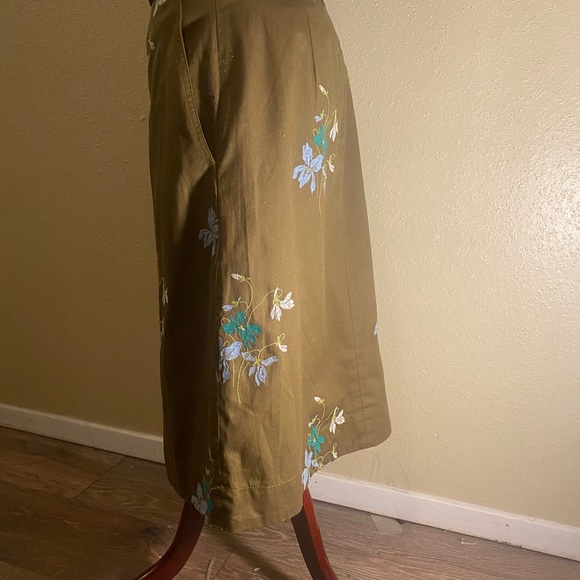 Ann Taylor - Picture 6 of 7